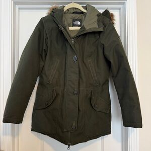 Women's The North Face Mauna Kea Parka in Olive Green